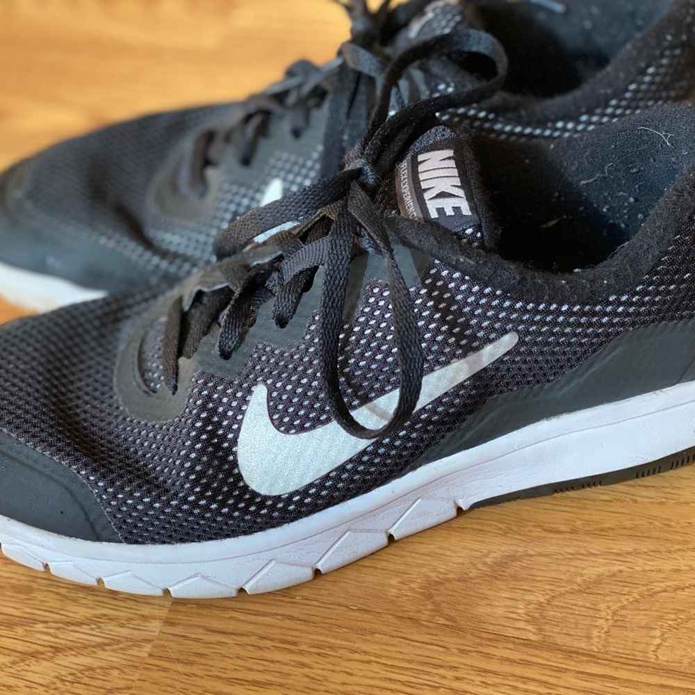 Nike shoes black and whites women’s